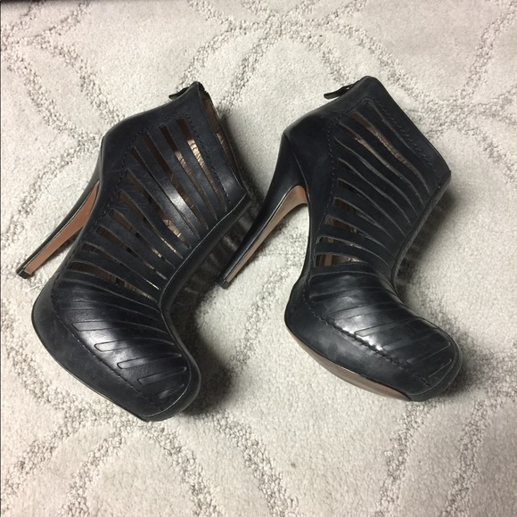 BCBG BOOTIES - Picture 2 of 5